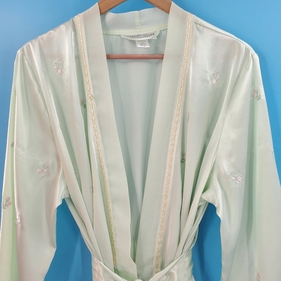 Morgan Taylor Intimates green satin robe with tie XL - Picture 3 of 16